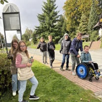 Oslavy 30 let školy - současní žáci, hosté